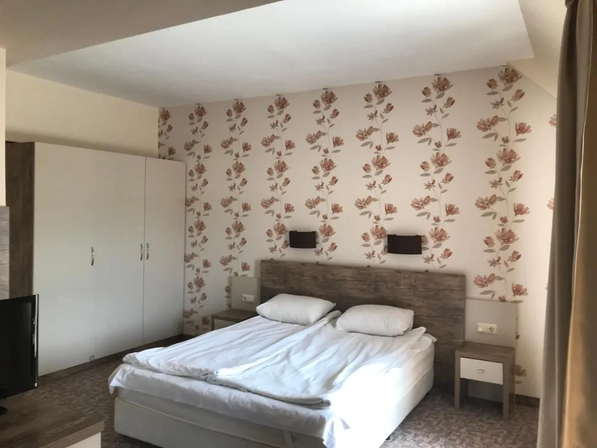 Hotel Lira Słoneczny Brzeg 3*,