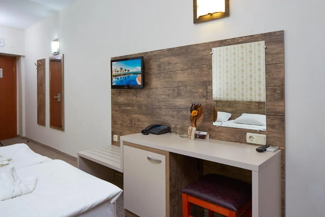 Hotel Lira Słoneczny Brzeg